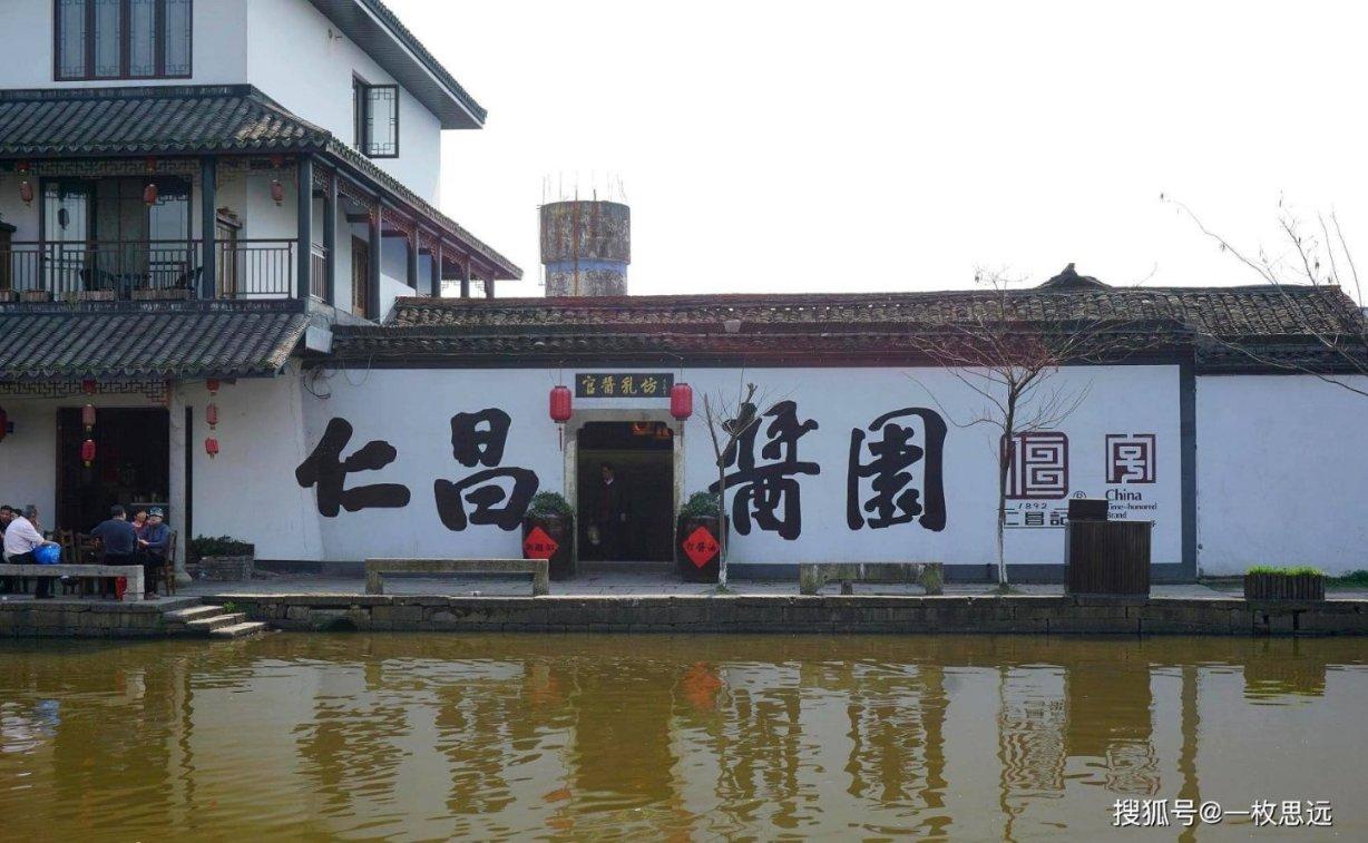 石楼交警：路口左转不观察 直行超速酿事故